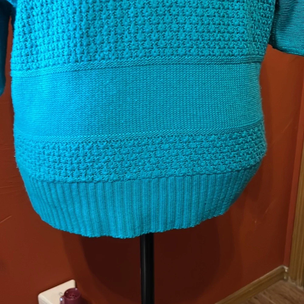 KIM ROGERS SWEATER………………156 - Picture 4 of 6